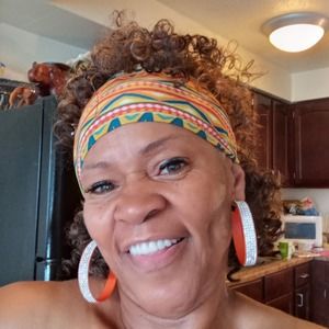 Meet your Posher, Adrienne